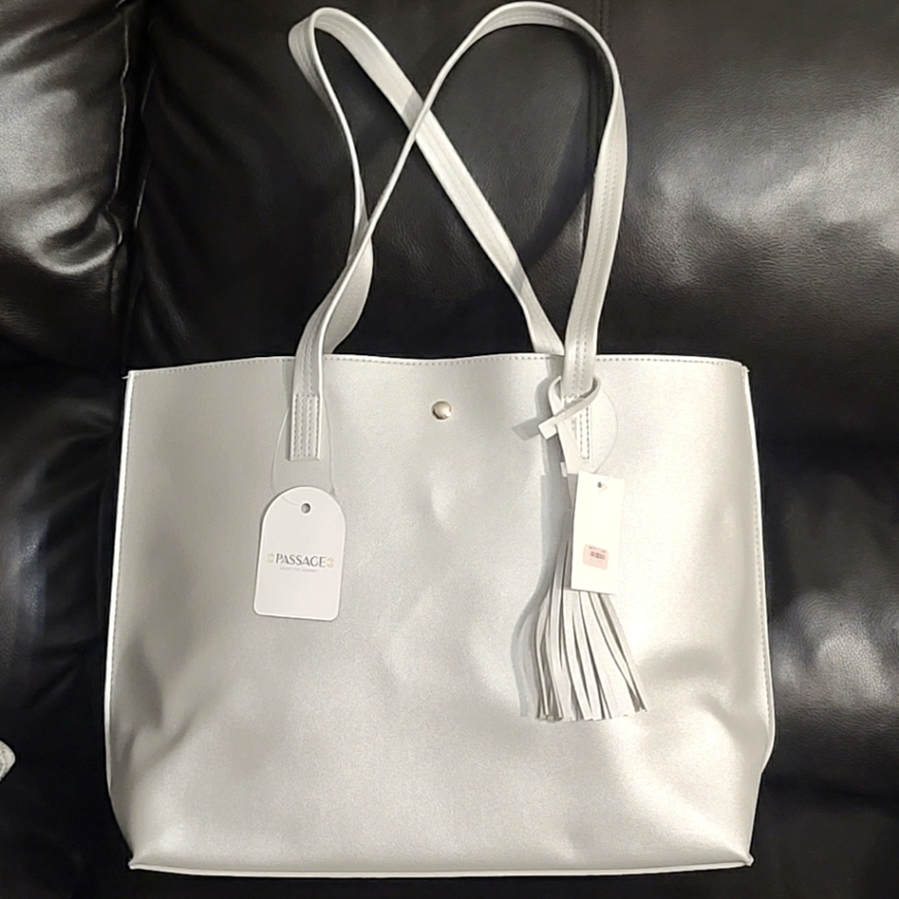 NWT Passage Silver Faux Leather Tote - Picture 2 of 9